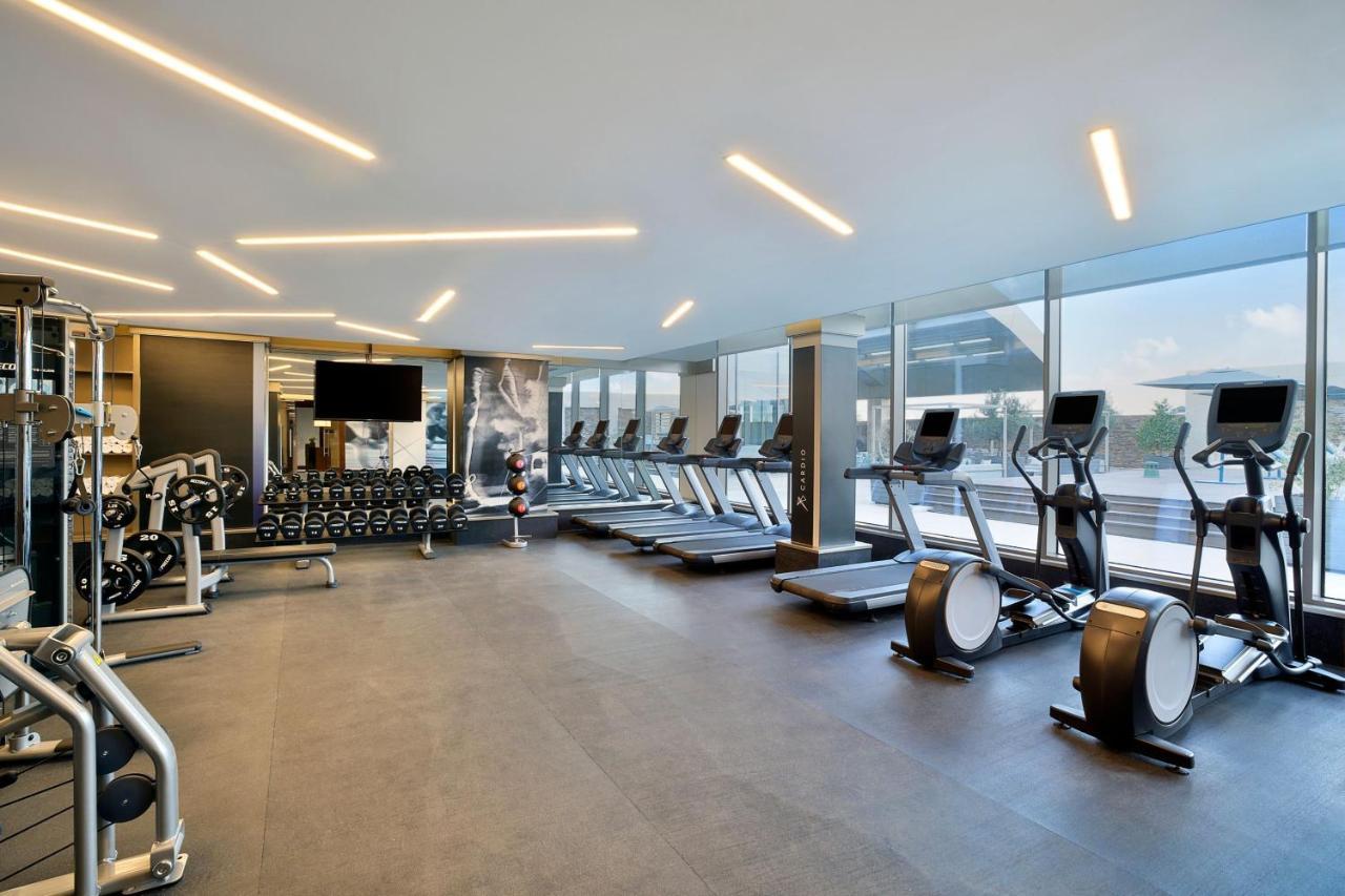 Jeddah Marriott Hotel Madinah Road Eksteriør bilde The gym at the hotel