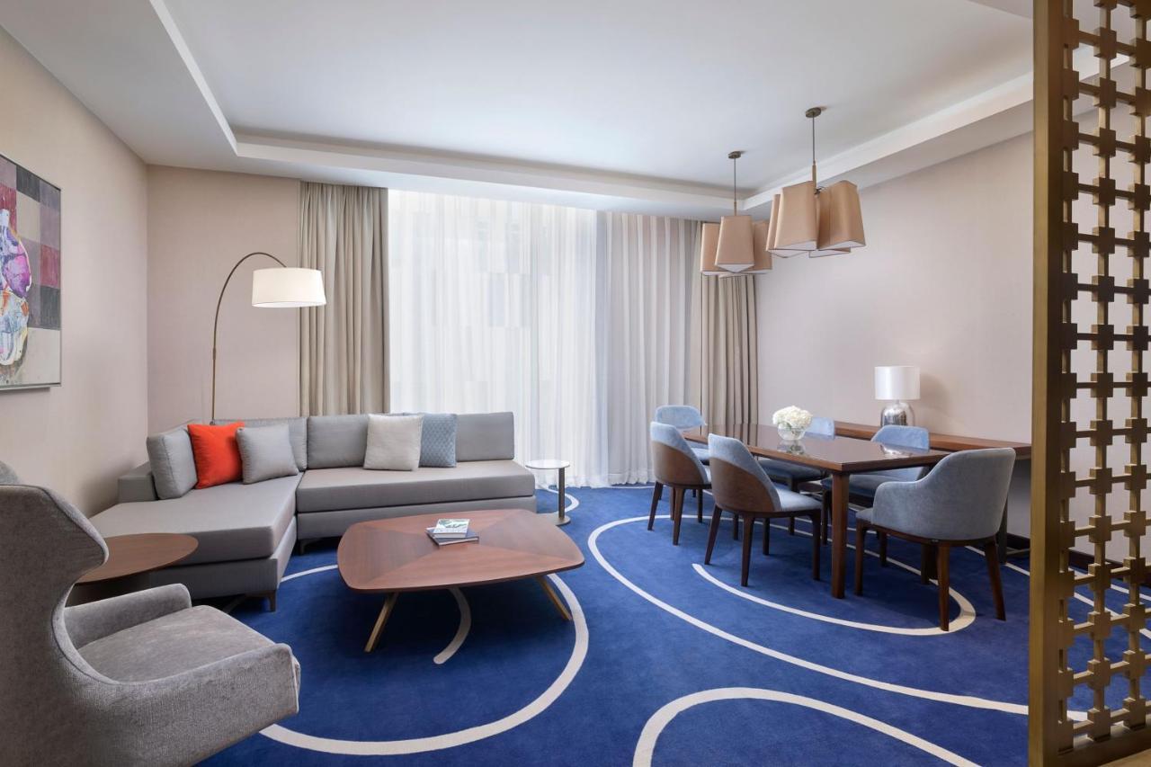 Jeddah Marriott Hotel Madinah Road Eksteriør bilde A suite at the hotel