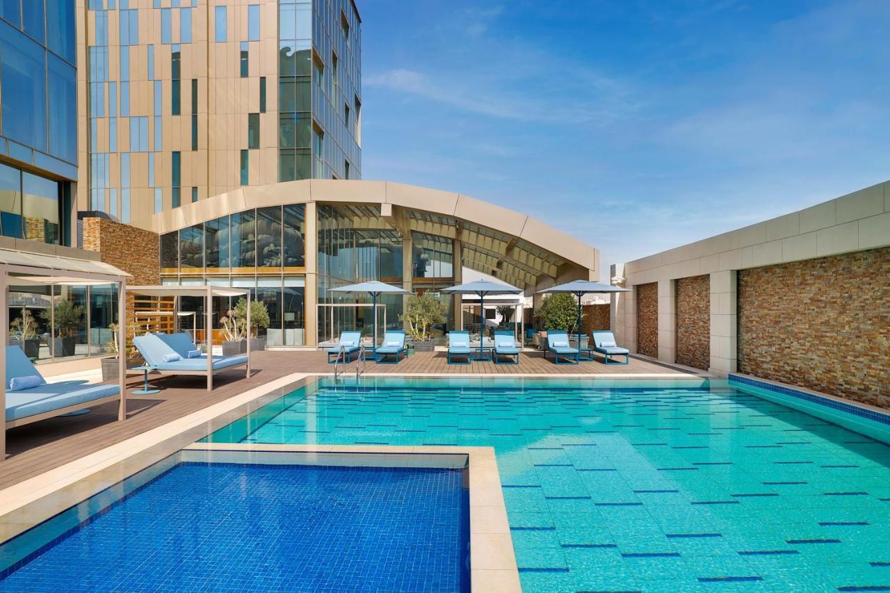 Jeddah Marriott Hotel Madinah Road Eksteriør bilde The swimming pool at the hotel